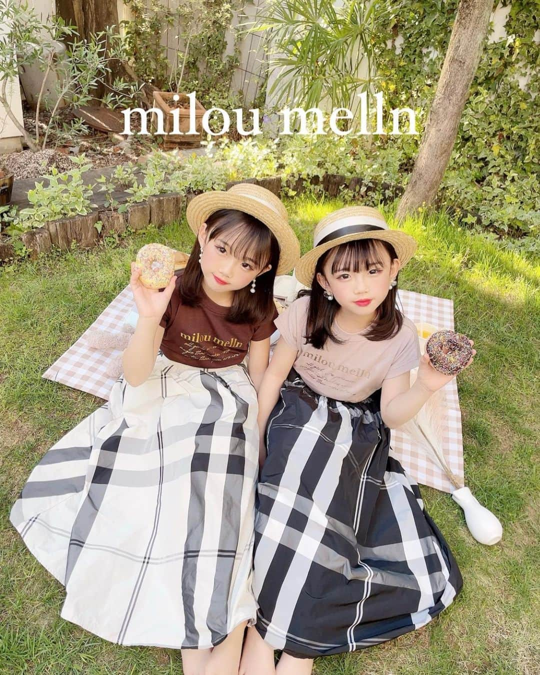 ららここさんのインスタグラム写真 - (ららここInstagram)「.   　 🤎 @milou.melln_official 🤎   LALACOCOプロデュースブランド 『 milou melln 』-ミルメルン-  　 遂に本日20時発売start🤎🤎🤎 　 発売から5月1日まで使える 20%offクーポンも出ています🕊✨ 　 milou melln公式アカウントや LALACOCOストーリーをチェックしてね♡ 　 ららここの大好きやかわいいが たくさん詰まったお洋服. . .❤︎ 　 皆様に是非手に取って頂きたいです🥰 　 ゲット報告や着画もたくさんお待ちしてます♡♡ 　 　  #milou_melln#ミルメルン#milou_mellnコーデ#子供服#キッズファッション#双子コーデ#フレンチガーリー#lalacoco#ららここ#双子#twins#リンクコーデ#韓国服#韓国子供服#小学生コーデ#二卵性#js#親子コーデ#フレンチガーリーコーデ」4月23日 19時59分 - lacolaco0612