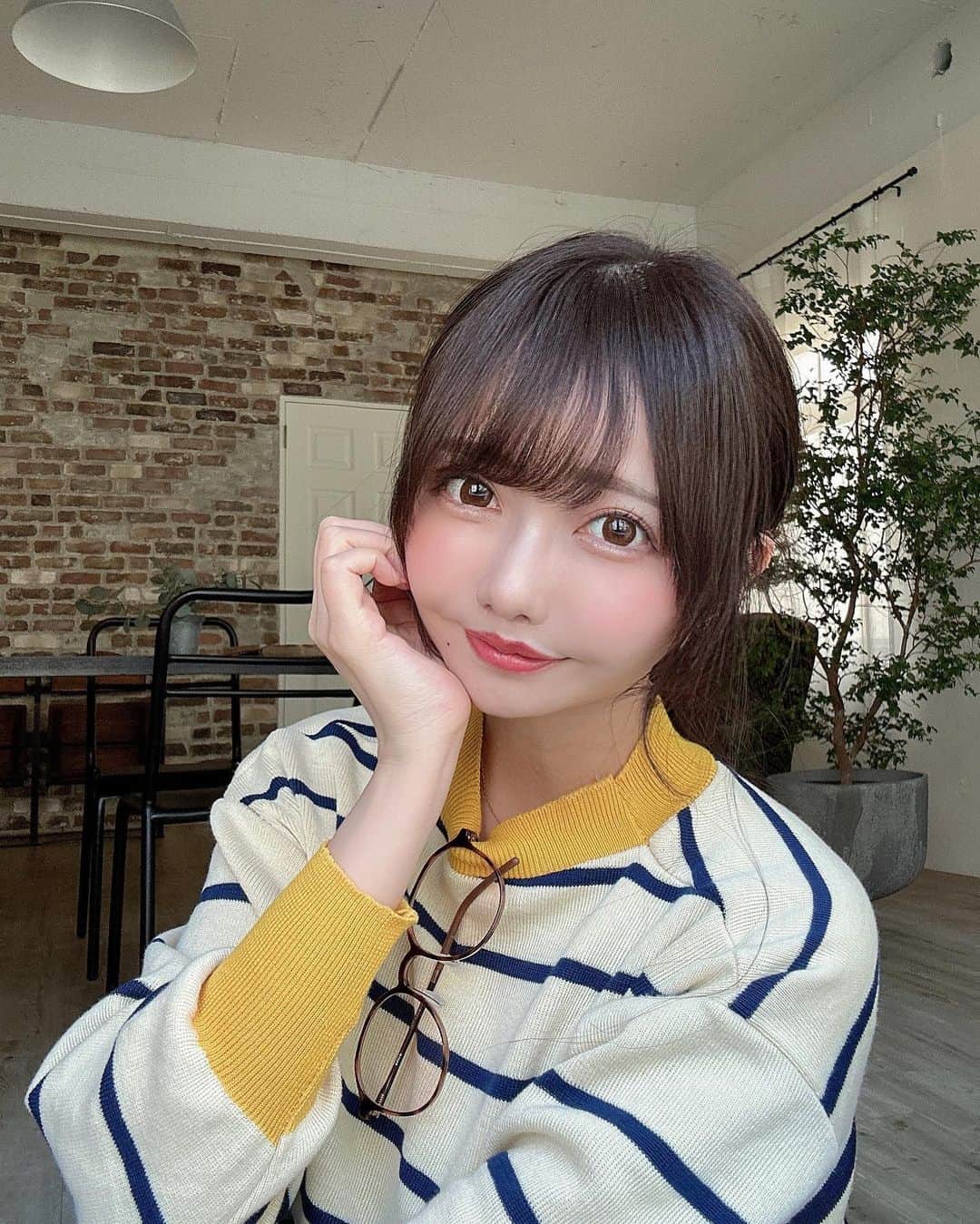 遠藤 玲奈 /endo renaのインスタグラム：「今日もおつかれさまだよっ！ お天気なのがうれしくて 撮影のあと、お散歩しました🐾笑  先週まつパしました🐻‍❄️💛 まつパすると本当にテンションあがるので好き🐇  恵比寿にあるオススメな まつ毛サロンさんです🪞🫧 ♡アイプロリッシュさん　@eyeprolish11  ♡オーナー @tanaka___kurumi11  .」