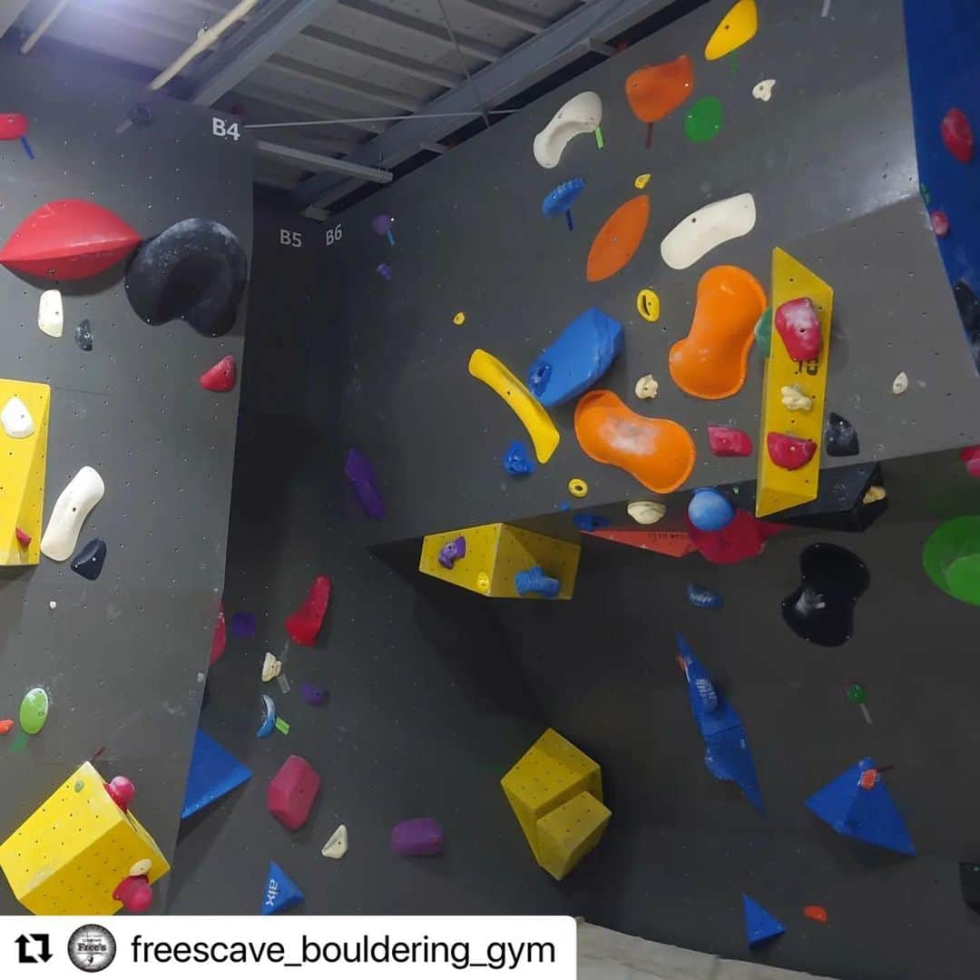 三浦絵里菜さんのインスタグラム写真 - (三浦絵里菜Instagram)「先週は @freescave_bouldering_gym さんでセットさせてもらいました🙋‍♀️  5級〜1級まで？作りました！ 女性も子供も頑張れるかと🙆‍♀️  産後初めて泊まりでのセットだったけど私にとっても娘にとっても良い経験でした！  お疲れ様でした☺️  #Repost @freescave_bouldering_gym with @use.repost ・・・ 2日間のゲストセッターによるセット終了しました！セッターは以前からお呼びしたかったハマケンさんこと濱田健介さん、フリーズ丹波店では初の女性セッターでハマケンさんの奥さま濱田(三浦)絵里菜さん、いつもセットでお世話になっています中川翔一さん3名！2日間楽しいルートを作っていただきありがとうございました！コロナも落ちつきかけたので是非お越しください！お待ちしております🤗 (セットグレードは5級3本、4級7本、3級7本、2級9本、1級9本、初段4本、2段2本の41本)  #フリーズケイブボルダリングジム #ボルダリング #クライミング　 #ムーンボード #ジム  #フィットネス  #アウトドア #キャンプ #アウトドアスポーツ #スキー #丹波市 #篠山市 #三田市  #西脇市  #多可町  #朝来市  #養父市  #豊岡市  #福知山市  #綾部市  #兵庫県  #体力づくり  #趣味づくり  #仲間づくり  #筋トレ  #健康  #趣味  #運動  #ダイエット」4月23日 19時53分 - 7eri