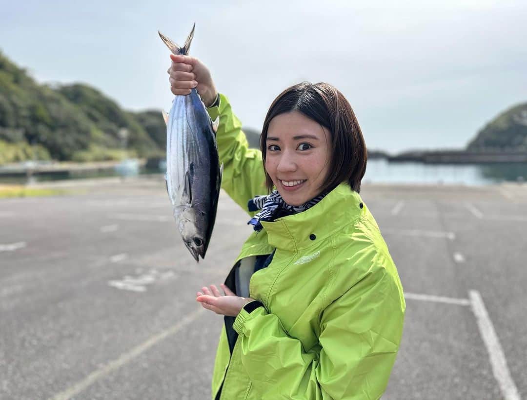 渡辺早織さんのインスタグラム写真 - (渡辺早織Instagram)「NHKうまいッ！ 明日4/24 昼12:20〜 和歌山県串本町にて カツオ漁に同行させていただきました🌊🐟🛥🌊  改めて自然を相手にするお仕事に敬意と感謝で いっぱいになりました。  そして何より釣りたての鰹、 初めて体験する美味しさです😭  ぜひお楽しみくださいませ❤️」4月23日 19時55分 - _watanabesaori_