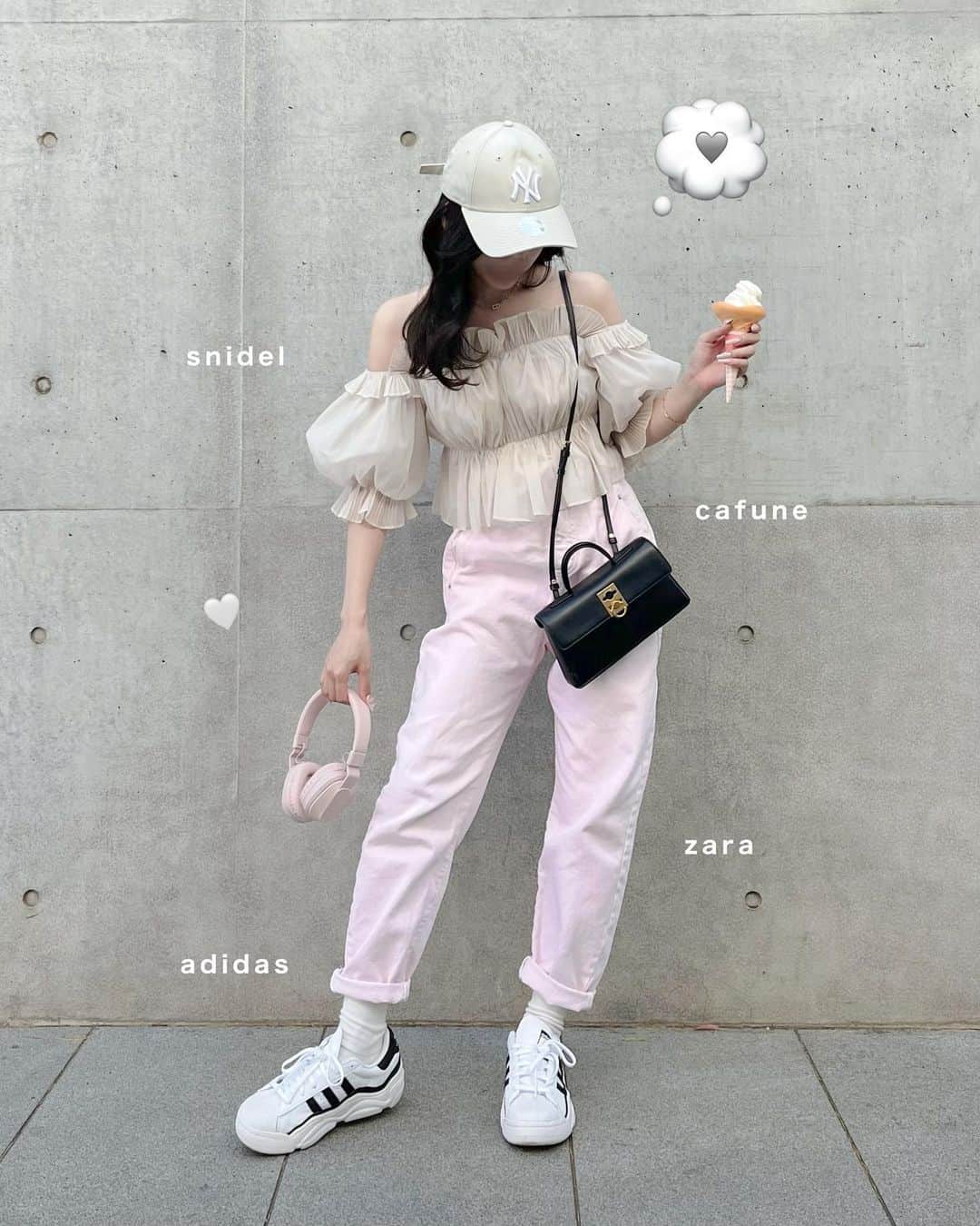 ayaのインスタグラム：「🎧🩰🩶🍦  今年スニーカーたくさん 履いてる ^ ^ 🎶  #adidas #snidel #zara #cafuné #mycafune #newera #アディダス #アディダスコーデ #アディダススニーカー #スナイデル #ザラ #ザラ購入品 #ザラコーデ #カフネ #ニューエラ #キャップ #キャップコーデ」