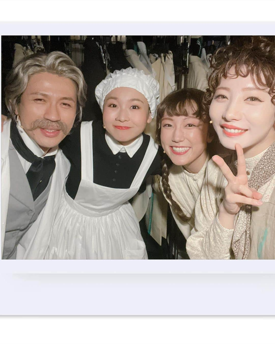 能條愛未さんのインスタグラム写真 - (能條愛未Instagram)「ミュージカル「マリー・キュリー」 東京、大阪と全公演無事に終える事が出来ました！  あまりSNS上で自分の気持ちを赤裸々に語ったりするのは得意ではないのでなんだか照れくさいのですが、、、  私はここ数年自分が携わってきた作品の中で一番大好きな作品に出会えたと思ってます。  作品から離れて、プライベートな時間を過ごしている時でさえも　二幕のマリーとアンヌのシーンを思い出して一人で涙ぐんでしまったり…。笑　　 ここまでいつなんどきも思い出すだけで体温がグッと上がって胸が熱くなるような作品に出会えた事が本当に本当に嬉しく、一生の財産です。 あと曲がどれも素晴らし過ぎてこれもまたいつでも泣ける。笑  そしてやはり、ちゃぴさんのお芝居や歌には毎回心の底から感動してました。人としても女優さんとしても魅力が溢れていて、役を通して母娘という関係性になり一緒にお芝居が出来た事が本当に幸せでした。 本当、とっても大好き🫶💕笑  マリー・キュリーを応援してくださった全ての皆様、本当にありがとうございました！！！  #BIGLOVEちゃぴさんと #家族写真👨‍👩‍👧 #お次も一緒くるみたん #大好きなみんなとの写真たくさん  #愛希れいか #上山竜治 #清水くるみ #宇月颯 #清水彩花 #石川新太 #坂元宏旬 #聖司郎 #高原紳輔 #石井咲 #大泰司桃子 #屋良朝幸」4月23日 19時58分 - noujoami_official