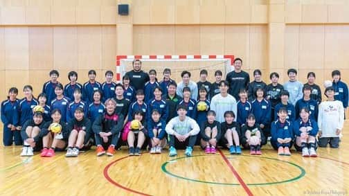 信太弘樹のインスタグラム：「茨城県の中学生を対象に講習会🤾‍♂️  @isc_sowaka   #ハンドボール  #茨城県  #zeekstartokyo  #大崎電気  #アースフレンズbm  #松信商店」