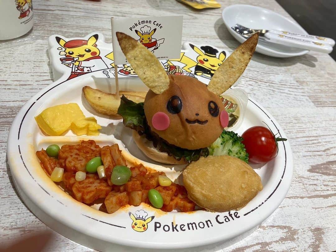 佐藤遙灯さんのインスタグラム写真 - (佐藤遙灯Instagram)「・ 👦🧒 ・ #ポケモンカフェ #行ってきました #自分たちのおこづかいで買ったぬいぐるみ #連れて一緒に行ったよ #ミュウ #エモンガ #ピカチュウ と #一緒にダンスしたよ #また行きたいな #はるたす #今日はたすく多め #写真たくさん撮ったので #残りはまた投稿します #パート2もおたのしみに #休日 #佐藤遙灯  #スペースクラフト #スペースクラフトジュニア」4月23日 20時03分 - sato_haruto__official