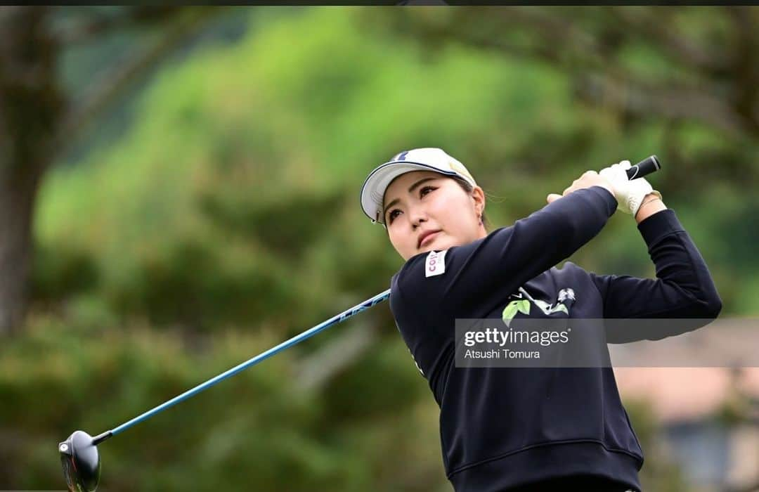 高橋彩華のインスタグラム：「＊ 今週も沢山の応援ありがとうございました！  優勝争いで駆けつけてくれた皆さんにとても申し訳なかった結果でした。 応援ありがとうございました🙇‍♀️ 次はいい結果出せるように！ 調子はそこまで悪くないのに、噛み合わせが悪くなるとここまで悪くなってしまうのかと学びました。  また切り替えて来週頑張ります。 応援よろしくお願いします。  #東芝 #ヒノキヤグループ  #Amundi #costacoffee #新潟放送 #ブリヂストンゴルフ  #ナイキゴルフ #ジュンアンドロペ」