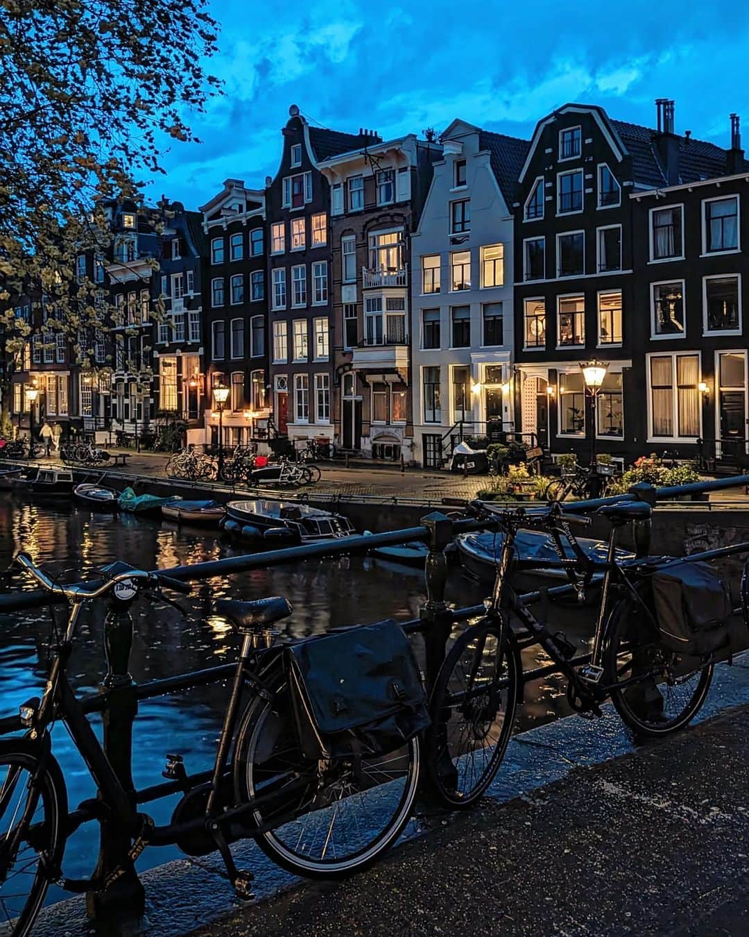 Guido Gutiérrez Ruizさんのインスタグラム写真 - (Guido Gutiérrez RuizInstagram)「My first postcards from #Amsterdam • Mis primeras postales de Ámsterdam #Guigurui 🇳🇱」4月23日 20時14分 - guigurui