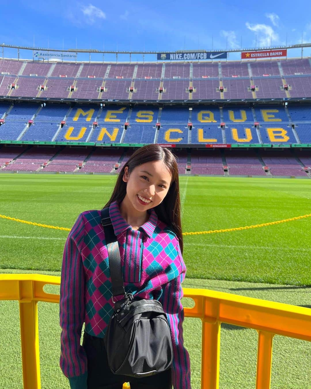 山尾梨奈のインスタグラム：「〻 Barcelona, ​​España, en marzo de 2023  ⚽️🏃🏻🫒🧄🥘🍾🛠️🪚🦎💃🏻💋🌴🫧」