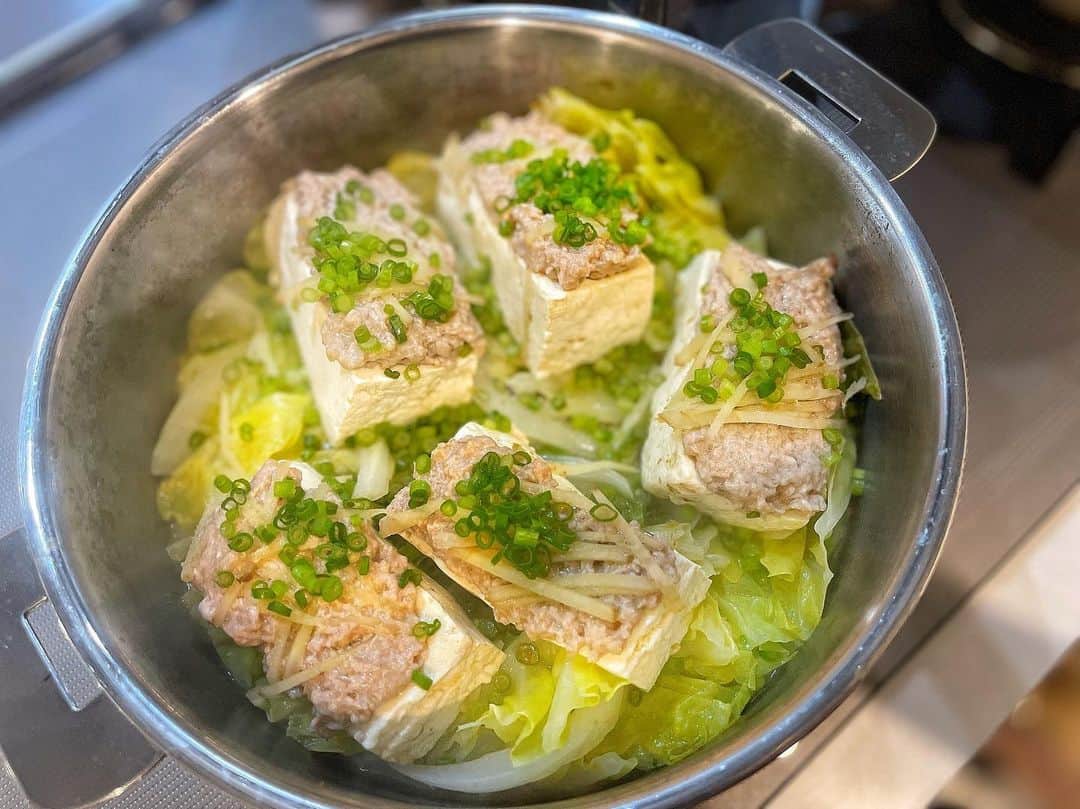 SEIRAのインスタグラム：「お豆腐の蒸し焼きヘルシー料理✨ レシピはオンラインサロンで公開しております(*^^*)💕✨」