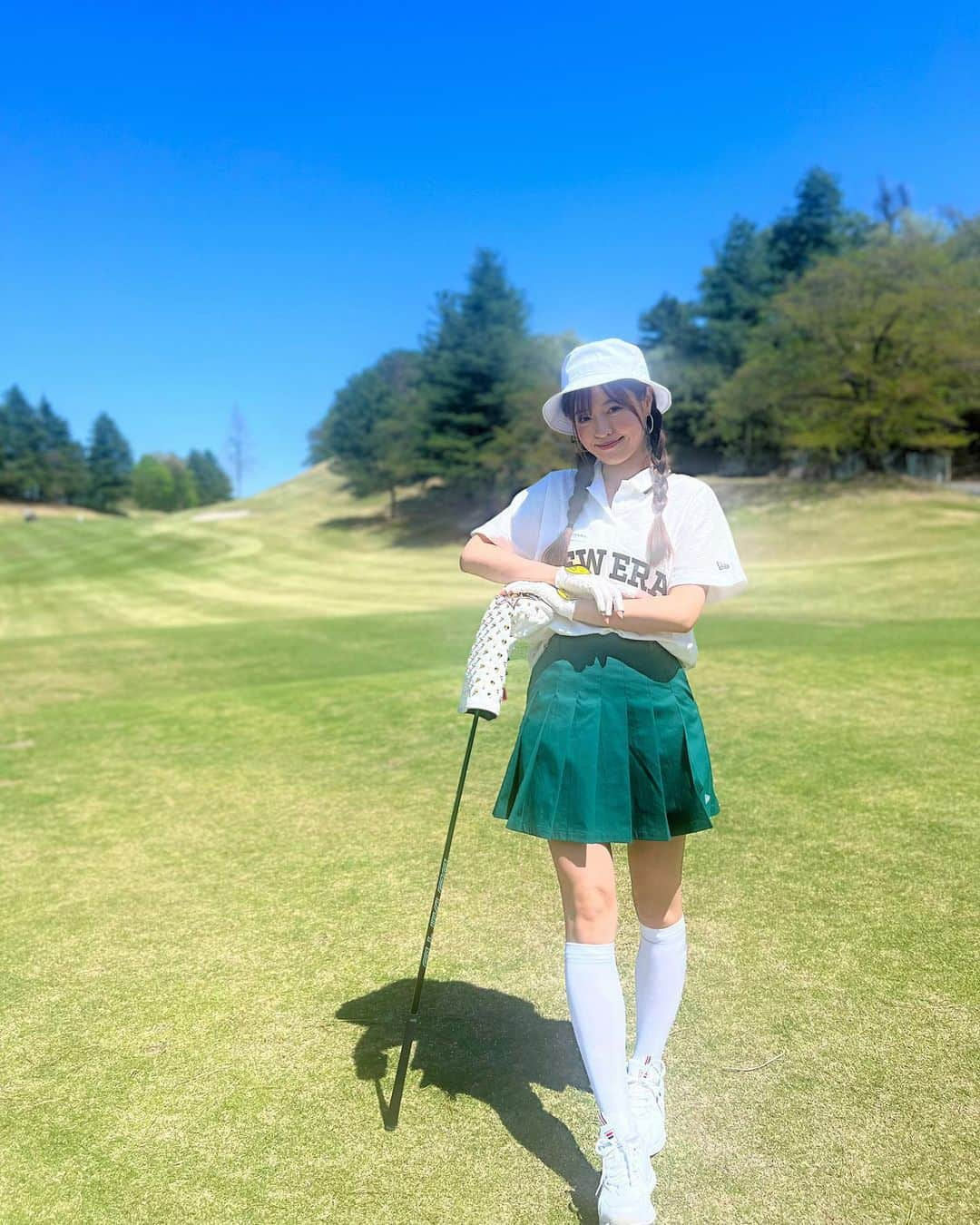 高橋としみさんのインスタグラム写真 - (高橋としみInstagram)「先日のゴルフ⛳️⛳️ 初めて午後スルーしてきた😊 ちょっとつまり気味だけど💦 今度は早朝スルーしてみたいな✨  ウェアは全身　@newera_golf ⛳️✨ このウェアは　@yuri_konno_official のプロデュース✨ このオーバーサイズたまんない♥️♥️   #ゴルフ#ゴルフ女子#ゴルフウェア#ゴルフコーデ#golf#高橋としみ#ニューエラゴルフ #newera #ゴルフ好きな人と繋がりたい」4月23日 20時22分 - toshimi_1002