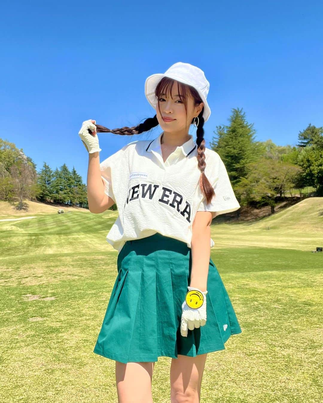 高橋としみのインスタグラム：「先日のゴルフ⛳️⛳️ 初めて午後スルーしてきた😊 ちょっとつまり気味だけど💦 今度は早朝スルーしてみたいな✨  ウェアは全身　@newera_golf ⛳️✨ このウェアは　@yuri_konno_official のプロデュース✨ このオーバーサイズたまんない♥️♥️   #ゴルフ#ゴルフ女子#ゴルフウェア#ゴルフコーデ#golf#高橋としみ#ニューエラゴルフ #newera #ゴルフ好きな人と繋がりたい」