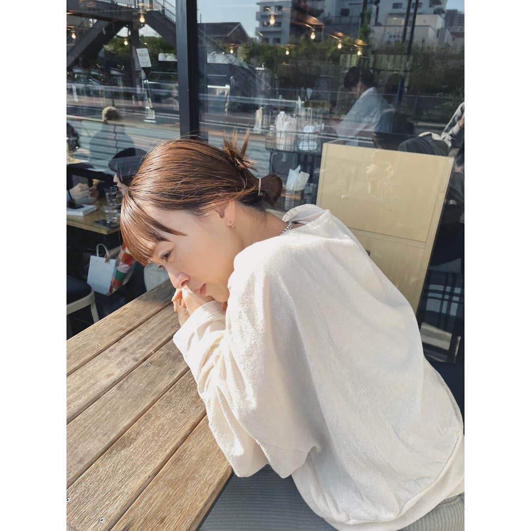 野尻美穂のインスタグラム：「ジョブチューン観たからピザ食べたくて🍕 風は冷たいけど、日差しが気持ちいい日曜日最高でした💫  #眩しくて目開けられない上向けない #wai_ships」