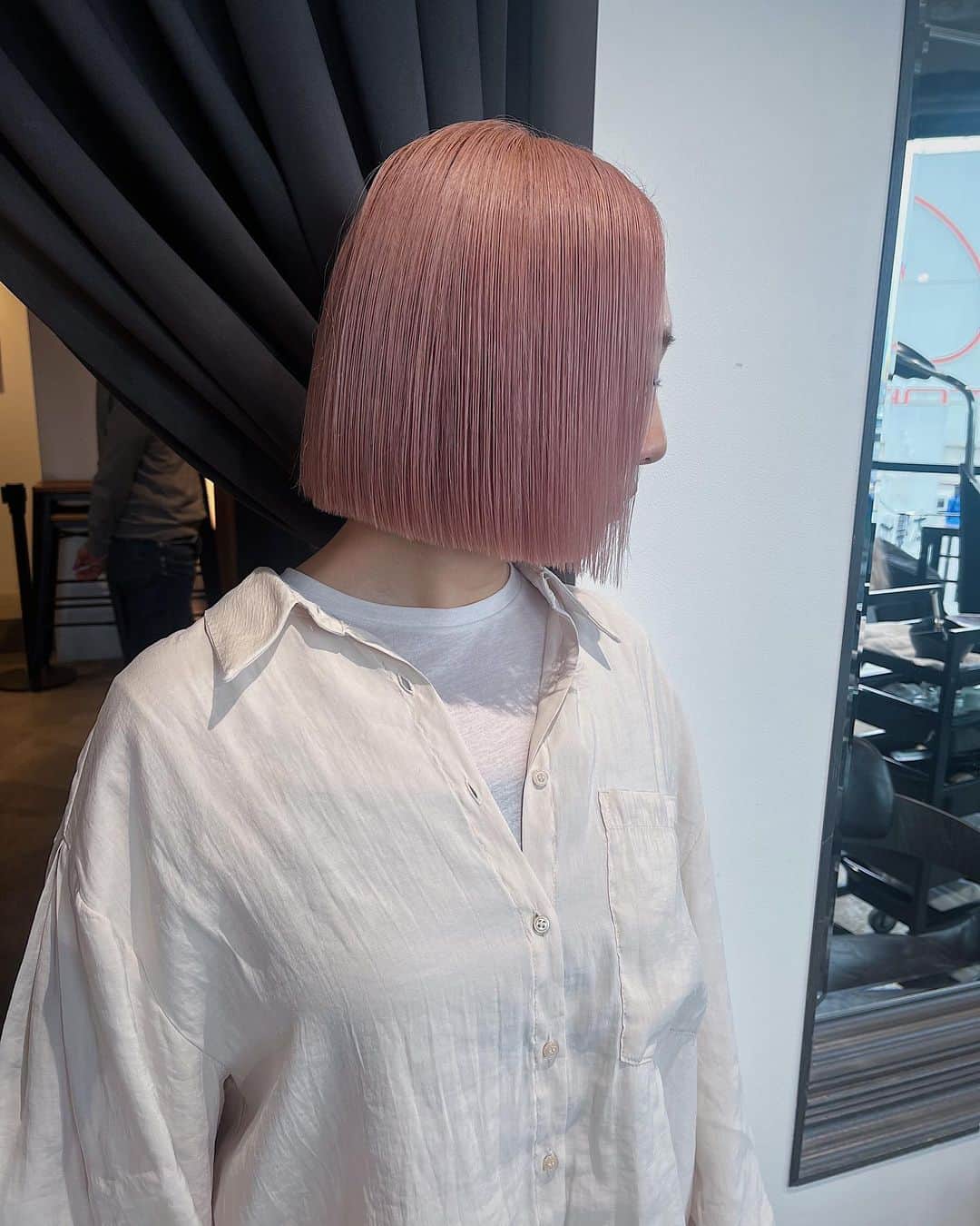 佐々木香奈のインスタグラム：「pail pink care bleach ×2  娘ちゃんのご要望で、 キラキラプリキュア アラモードのキルパルフェカラーに♡ （名前覚えられず検索しました↑笑）  かわいいカラーになって 娘ちゃんも喜んでくれますように☺️🤍」