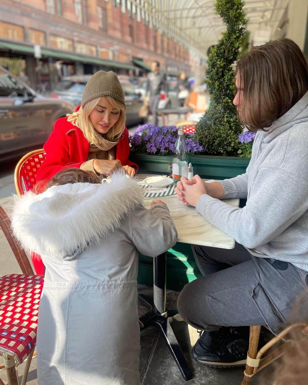 ジョエル・マーディニアンさんのインスタグラム写真 - (ジョエル・マーディニアンInstagram)「Appreciating every second ❤️❤️❤️   #london #love #godprotectallthechildren」4月23日 20時46分 - joellemardinian