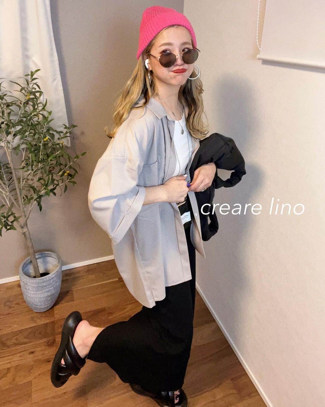 natsupoo0315のインスタグラム：「ユニセックスで着れる オーバーサイズシャツ♡ こなれたルーズ感でシルエットよきです😚 肘まで隠れる安心感😮‍💨♡♡  @creare_lino   #crearelino#pr#大人カジュアル#カジュアル#高身長#高身長コーデ#メンズライク#骨格ナチュラル#カジュアルコーデ#gu_for_all#パフィークロスベルトサンダル #ロングスカート#ニット帽」