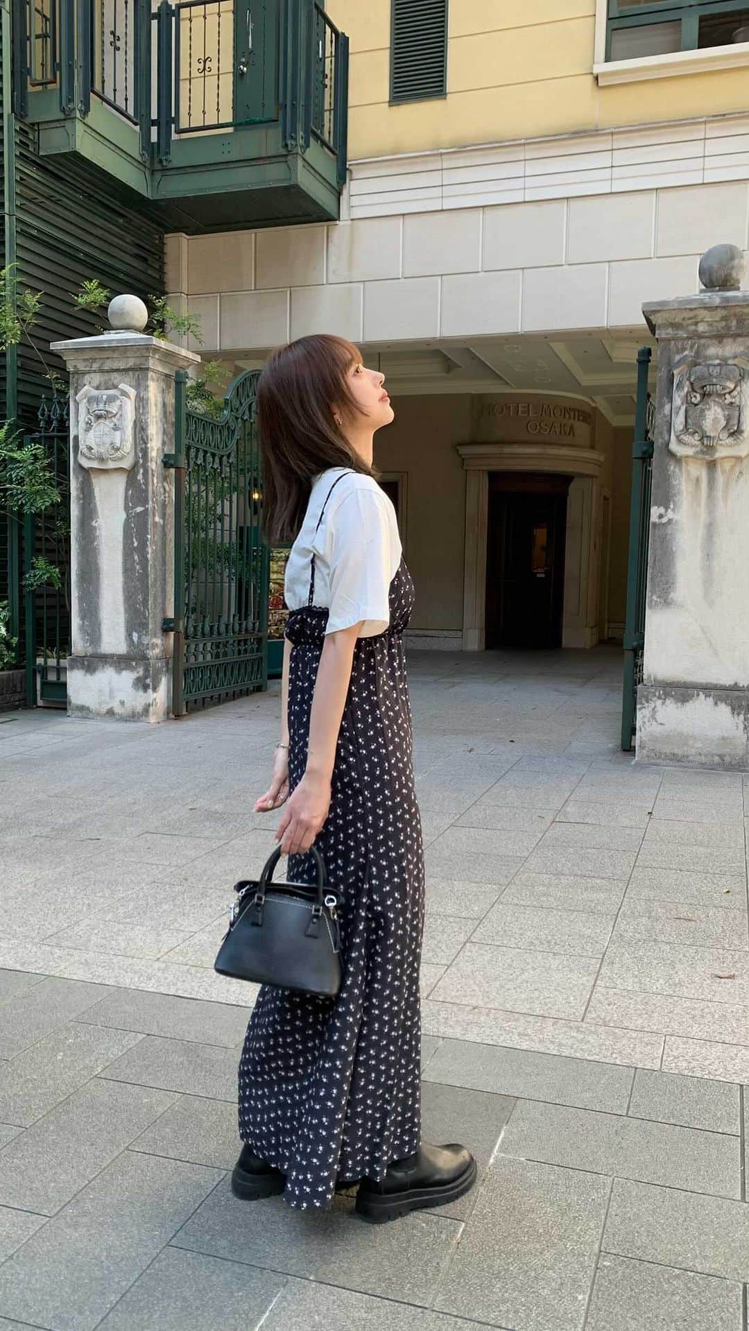のインスタグラム：「. @uloi.jp 新作で個人的に1番お気に入りのワンピース、既に大人気で嬉しい、、♡ 動くとさらにひらひらかわいいからリールにしてみた👧🏻💘 商品コード:P000HKPL 商品名:レースフラワーキャミソールワンピース」