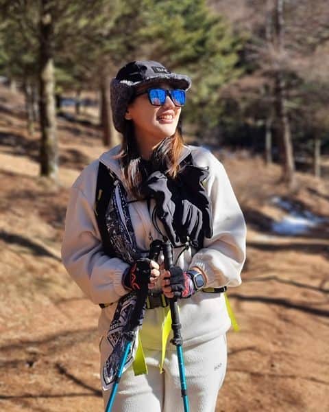 Fitbit Japanのインスタグラム：「アウトドアが気持ちいい季節がやってきた☀️ 次の連休は、#Fitbit と一緒にどこに行く？？ 皆さんは海🏄‍♂️派？ それとも山🏔派？ 📷@ljmlho08240715」