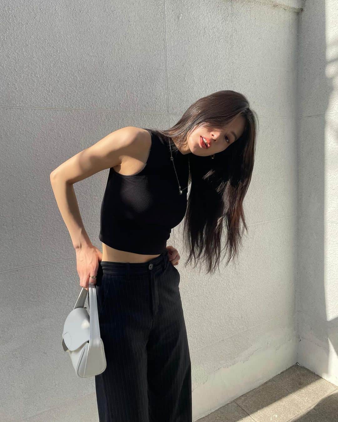 のインスタグラム：「봄여름에 잘 어울리는 흰색 백🤍  #르아보네 #leabonne」