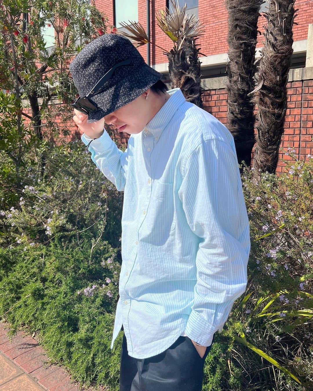 のインスタグラム：「今のGUのおすすめ👔  #GU #LOEWE」