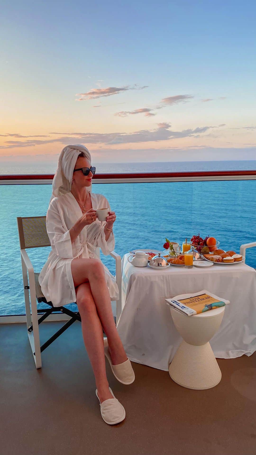 バーボラ・コディトヴァのインスタグラム：「Spend a day in Rome 🇮🇹 with @costacruisesofficial - tasting local food, exploring new spots and enjoying amazing sea views on #CostaToscana 🚢 #BelieveYourEyes」