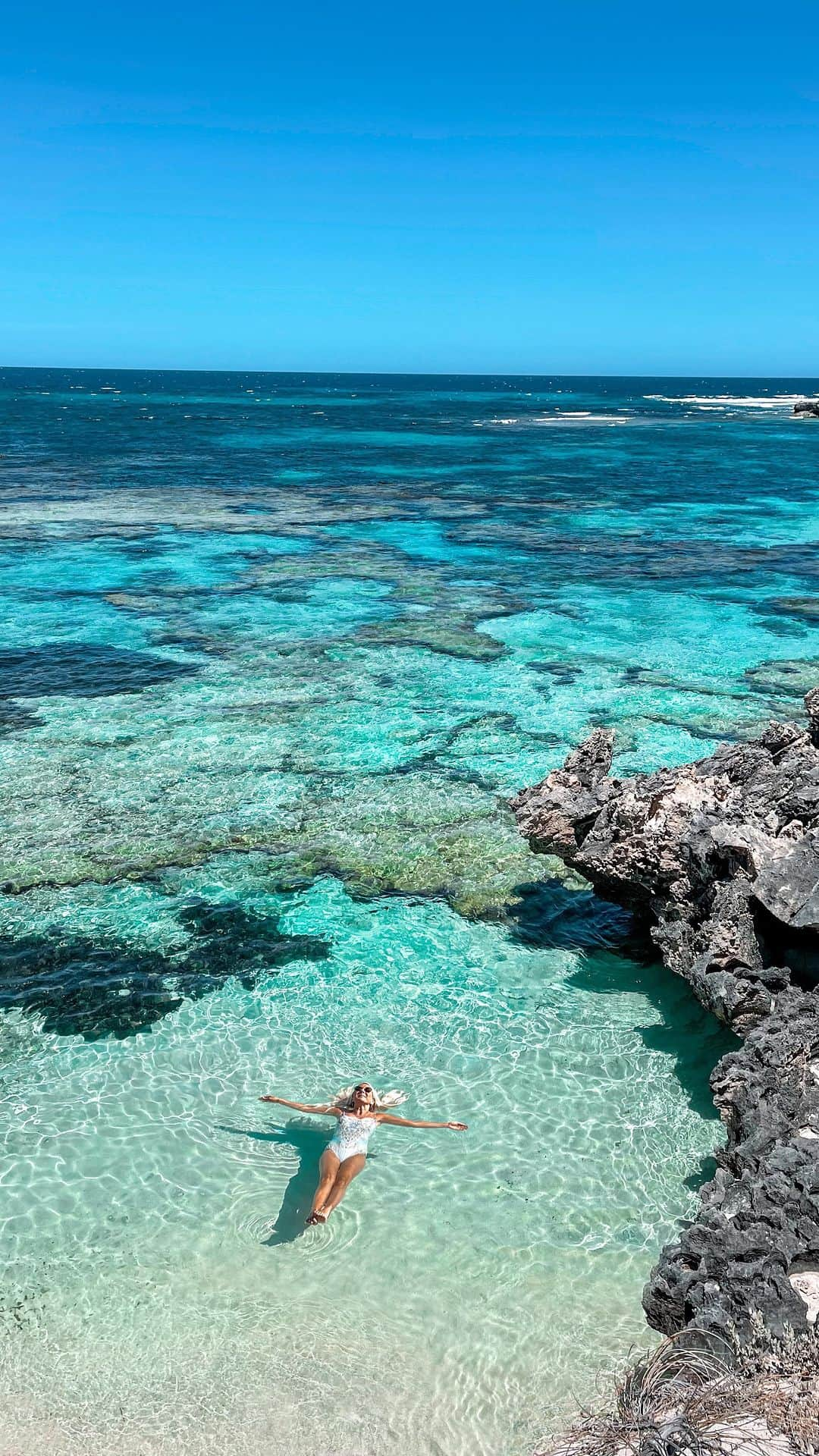 のインスタグラム：「Is there a place that brings you so much peace you keep going back again and again?  Wadjemup/Rottnest Island is that place for me. Once you arrive you quickly start to shift into island mode. Time slows as you venture the many beaches by bike, stopping along the way to discover adorable wildlife like the quokkas and marvel at the natural beauty. Watch magical sunrises and sunsets and let the peace of being truly present wash over you.   There are a few special places like this that always help me connect to myself, to nature, to what truly matters in my life.   Big thanks to @sealinkrotto for the smoothest ferry ride to and from the island. Sealink is the best eco friendly choice when you’re planning your trip to this island paradise.   Happy earth day every day 🌎   #WAtheDreamState #rottnestisland #seeperth #seeaustralia #sealinkrotto #rotto #mermaidlife #travelcommunity #earthpix #tlpicks #destinationearth #beautifuldestinations #earthday #comeandsaygday #thisiswa #perthblogger #travelblogger」