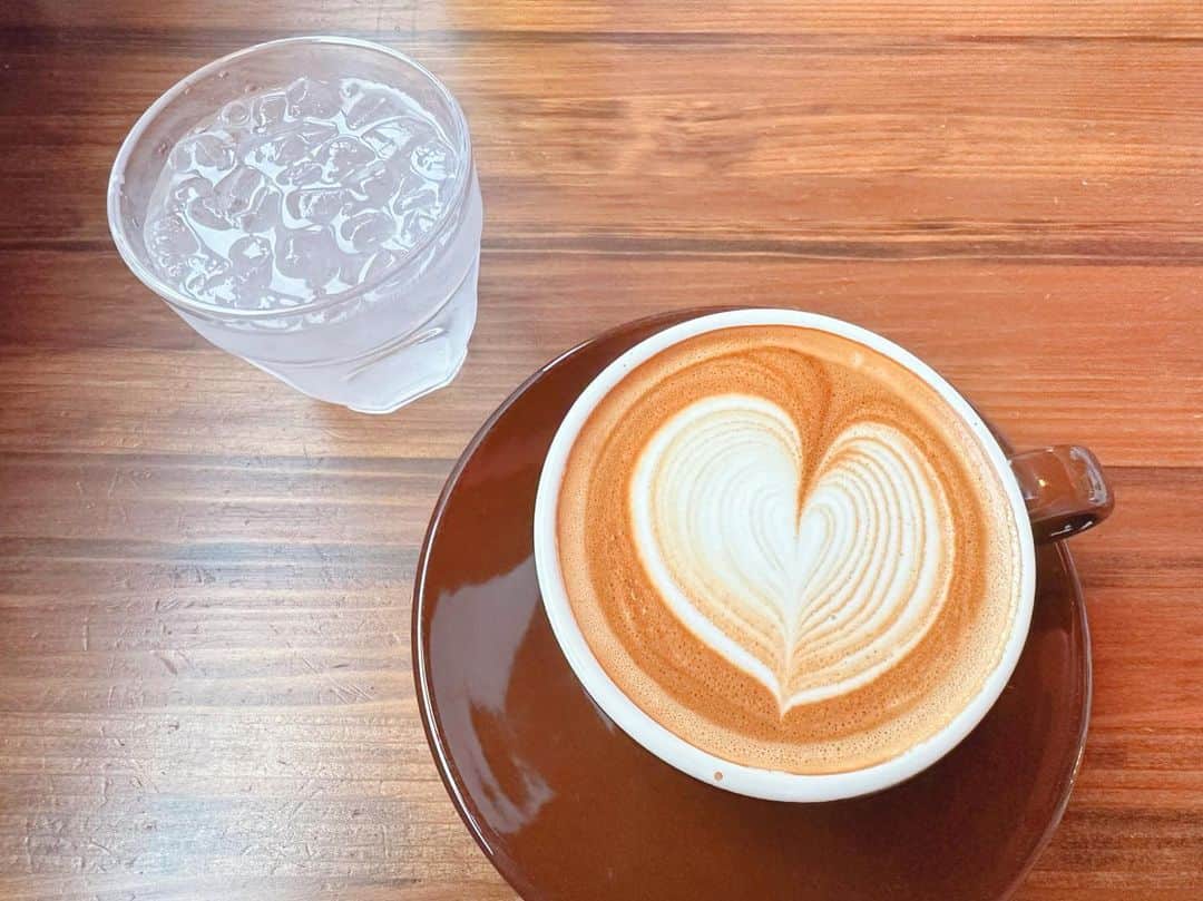 井坂仁美さんのインスタグラム写真 - (井坂仁美Instagram)「🤍  前乗り日に食べた🍔☕️🩵  美味しかったぁぁぁ！！！  #krgs沖縄fcツアー  #美浜アメリカンビレッジ  #沖縄」4月23日 21時10分 - hitomi_ankh