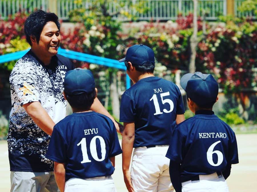 平田良介さんのインスタグラム写真 - (平田良介Instagram)「#平田良介　#湊少年野球部　#平田良介アカデミー　#野球塾　#野球教室  昨日は湊少年野球部のみなさんに野球指導させていただきました！  守備の動き、バッティングをメインに教えさせていただきました😁  みなさんにとって意味のある1日であればよかったなと思います😊  みんないい顔で野球やってたな⚾️ これからも頑張れー👍」4月23日 21時13分 - ryosuke_hirata_official