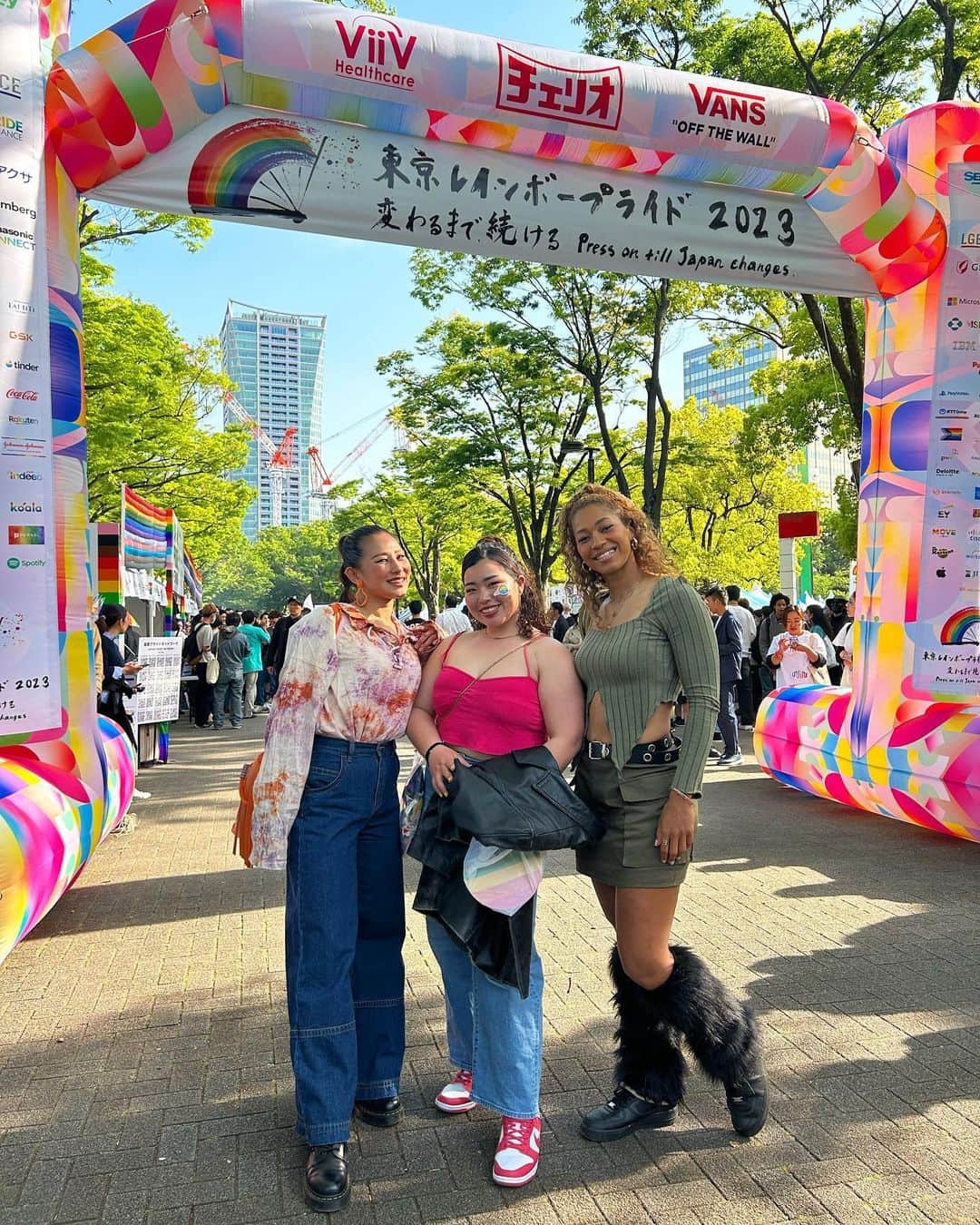 東京フェニックス・ラグビークラブさんのインスタグラム写真 - (東京フェニックス・ラグビークラブInstagram)「東京レインボープライド2023 📍代々木公園  選手や四宮監督らが参加しました✨  『東京レインボープライド2023』は、LGBTQをはじめとするセクシュアル・マイノリティの存在を社会に広め、「”性”と”生”の多様性」を祝福するイベントです。  　 東京山九フェニックスでは STAY GOLD のスローガンの元、 自分らしく輝くために努力する姿で勇気を与え、女性活躍推進や、様々な社会活動をしています。  #happypridemonth #happypride  #女子スポーツ #女子アスリート #スポーツ女子 #東京レインボープライド2023 #lgbtq #東京山九フェニックス」4月23日 21時15分 - tokyo_phoenixrc