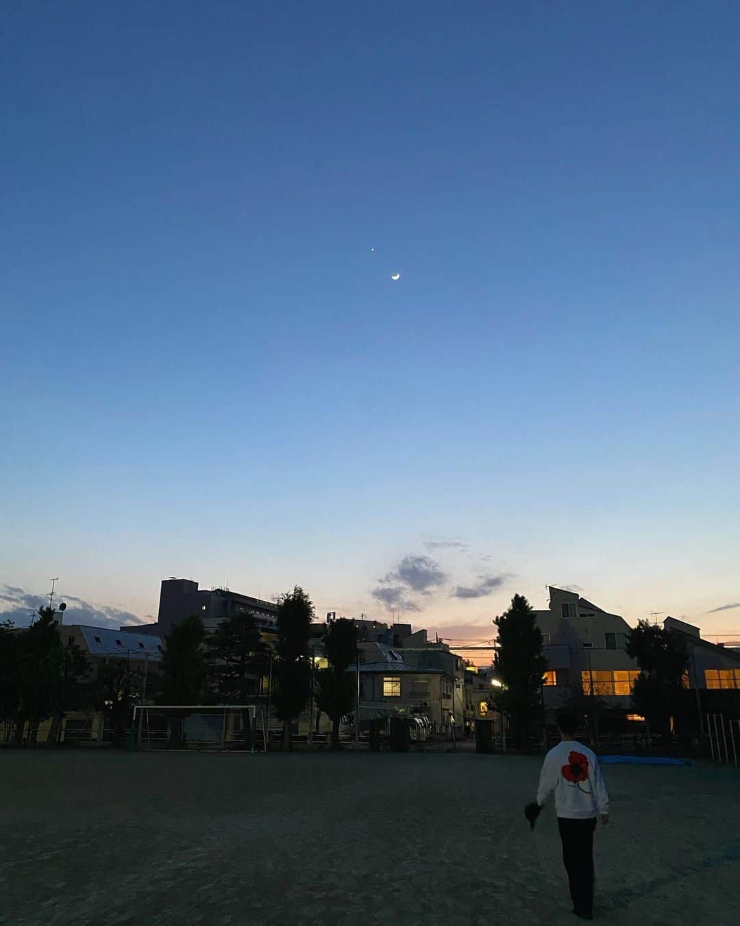 吉田佳菜のインスタグラム：「ㅤㅤㅤㅤㅤㅤㅤㅤㅤㅤㅤㅤㅤ ㅤㅤㅤㅤㅤㅤㅤㅤㅤㅤㅤㅤㅤ 今日の空🌙💫 ㅤㅤㅤㅤㅤㅤㅤㅤㅤㅤㅤㅤㅤ ㅤㅤㅤㅤㅤㅤㅤㅤㅤㅤㅤㅤㅤ #ちわこの休日 #投票帰り #夜空」