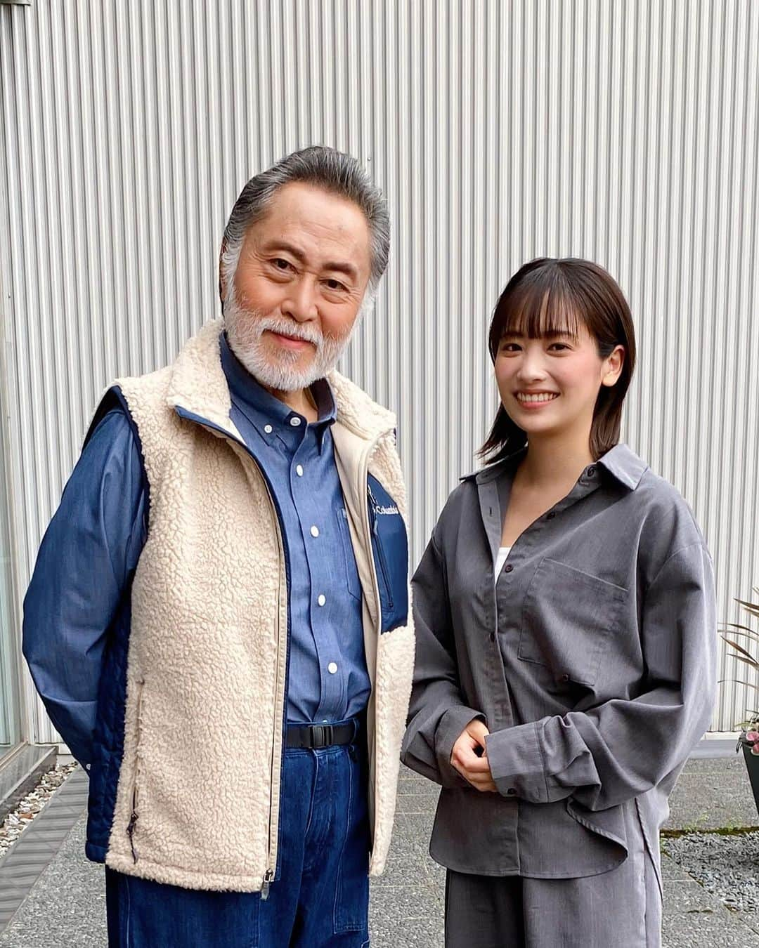 二宮芽生さんのインスタグラム写真 - (二宮芽生Instagram)「明日、4月24日(月)20:00〜 テレビ東京『さすらい署長・風間昭平16』に奈良岡恵子役で出演させていただいています。  憧れの。優しくて素敵な北大路欣也さん、撮影時別現場でもお世話になった山田純大さん、大変美味しい差し入れと共に笑顔のなべおさみさんとお写真撮らせていただきました！！  ぜひご覧ください。  #さすらい署長 #北大路欣也 さん #山田純大　さん #なべおさみ　さん」4月23日 21時27分 - meuninomiya