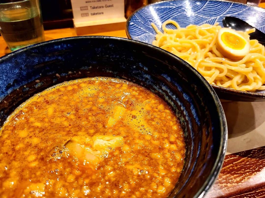 のインスタグラム：「『裏竹虎つけ麺辛口』  竹虎のつけ麺！ 超濃厚スープなのです。 久しぶりに食べたけど美味しい！  スープは醤油豚骨ベース 麺を大盛にすれば良かった。。。  #竹虎#らーめん#麺匠竹虎#つけ麺#裏竹虎つけ麺辛口#レギュラー松本#あるある探検隊#新宿グルメ」