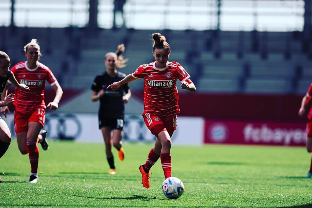 Lina Magullのインスタグラム：「@fcbfrauen 🦾❤️ good win yesterday!   ☀️」
