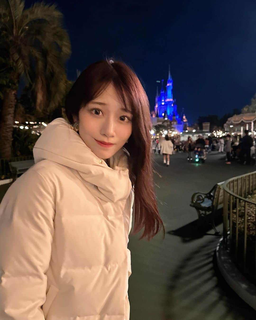 河北彩花のインスタグラム：「⁡ ⁡ ⁡ ディズニーの時の📸 いろんな表情してる(笑)最後😂   #ディズニーランド  #🤍🤍」
