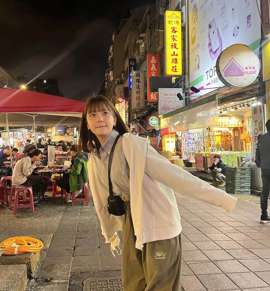 のインスタグラム：「1人だったり2人だったりした台湾旅行😺ずっと腹いぱで幸せだったな〜〜 姉げどうもありがとう (YouTubeもみてね🇹🇼)」