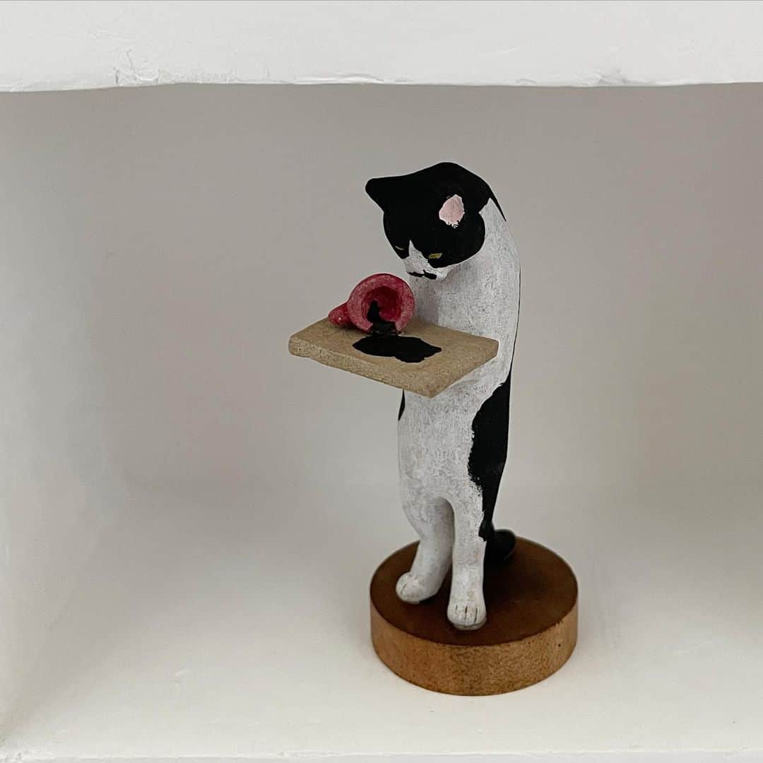 猫ラボさんのインスタグラム写真 - (猫ラボInstagram)「以前作った「やらかした蘭丸」、うなだれ度が30%アップしました（当社比）  こちらも展示販売しますー」4月23日 21時52分 - nekolabo