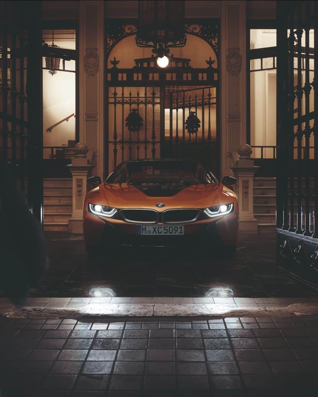 BMWのインスタグラム：「Coming out the darkness, ready for spring... The BMW i8 Roadster. #THEi8 #BMW #BMWi」