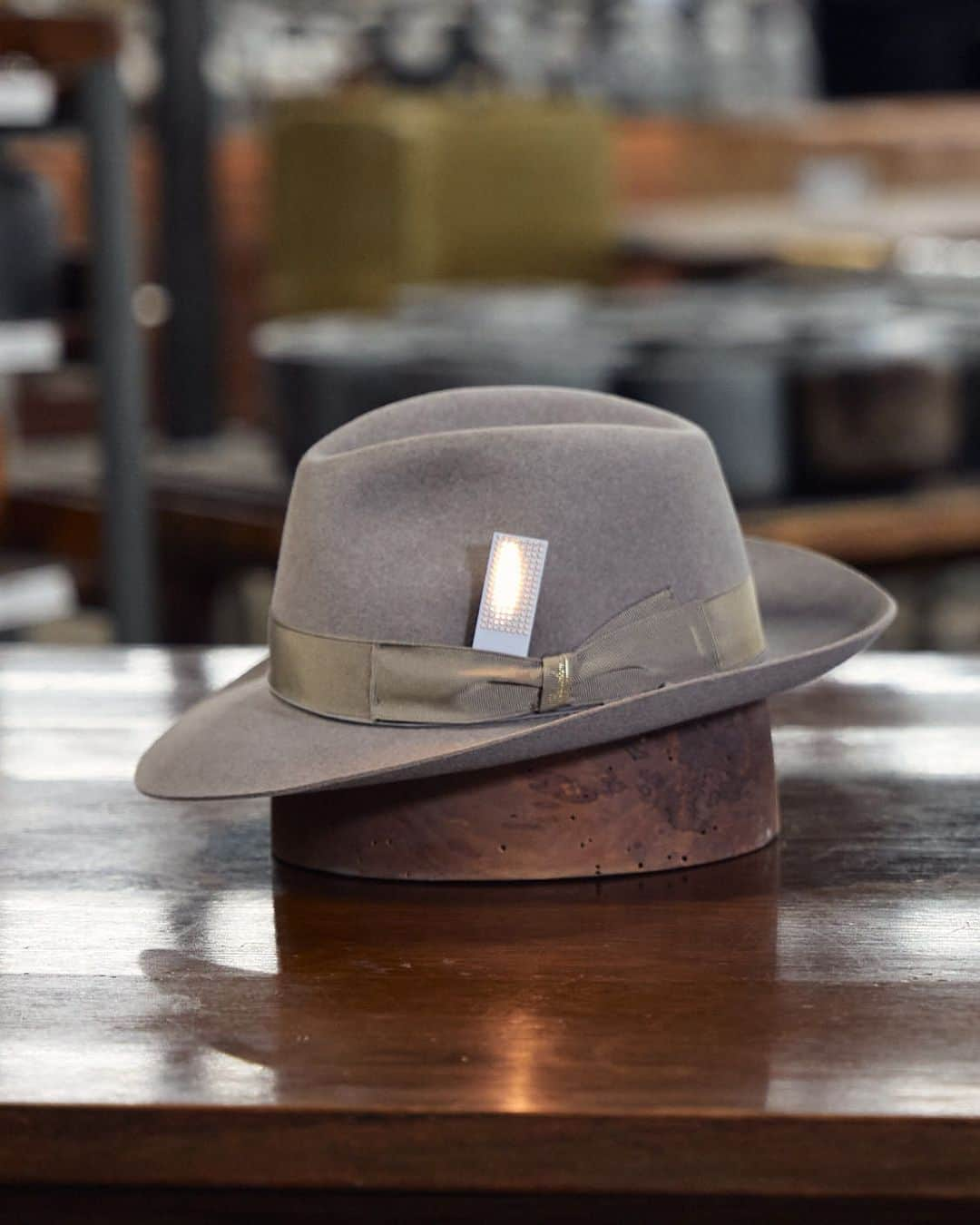 ボルサリーノさんのインスタグラム写真 - (ボルサリーノInstagram)「The creative epicentre where the highest expressions of Borsalino hat making comes to life merge with renowned lighting artist Moritz Waldemeyer for a #limitededition mini collection of hats to display an innovative led flame design illuminating the select iconic medium brim black & gray felt Borsalino #fedora styles. Set in honor of the Salone del Mobile, available exclusively @ Borsalino Milanese Boutiques of Galleria Vittorio Emanuele II & Via della Spiga from April 17th to 23rd, 2023. Featuring also a special virtual shopping service to assist and guide in your selections.  Borsalino Galleria Vittorio Emanuele II +39 375 5798813  & Via della Spiga +39 342 8113620  Designer: @mwaldemeyer  Ph: @helmutberta  #Borsalinoworld #salonedelmobile #artcollab #Leddesign #moritzwaldemeyer #designweek2023 #lightingdesign #getinlight #flamedesign #lettherebelight #milan」4月23日 22時00分 - borsalino_world