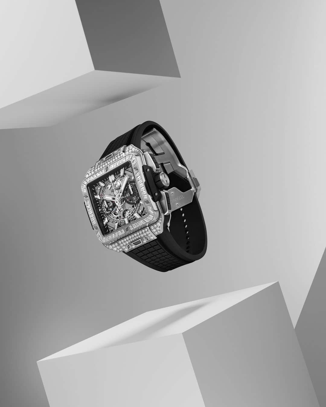 のインスタグラム：「A disruptive and unconventional shape with the #SquareBangUnico Titanium Jewellery #Hublot」