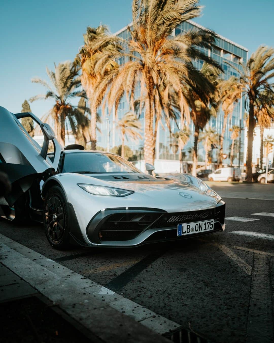 Mercedes AMGさんのインスタグラム写真 - (Mercedes AMGInstagram)「Are you ready for the first episode of Season 2's #InsideAMG? Follow Felix to explore the features of the remarkable AMG ONE, on the streets and on the racetrack of Barcelona! 🏎 🏁  [Mercedes-AMG ONE | WLTP: Kraftstoffverbrauch kombiniert: 8,7 l/100 km | CO₂-Emissionen kombiniert: 198 g/km | Stromverbrauch kombiniert: 32 kWh/100 km | amg4.me/DAT-Leitfaden-electric]」4月23日 22時01分 - mercedesamg