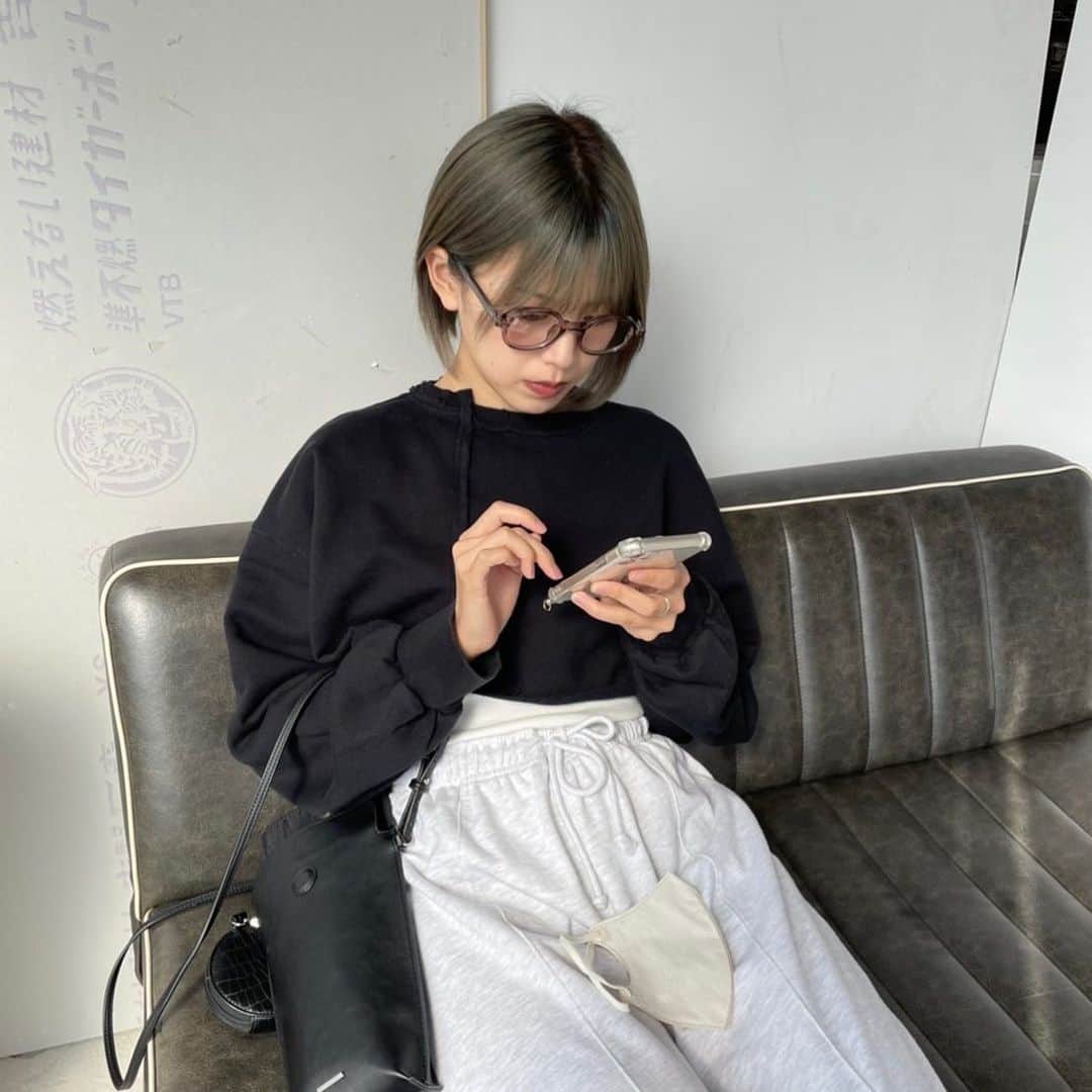 原あやののインスタグラム：「. マイブームはスラムダンクを ゆるゆると観ること（あと30話くらいで終わるらしい辛い） 圧倒的水戸洋平…… 映画終わる前に観れたらいいな〜〜〜！  #バスケ部だと思われがち #全然出来ない #バレー部だと思われがち #跳べない  #シンガーソングライター#アコギ#ギター#musican#singersongwriter#音楽#邦ロック女子#anime#アニメ好き#ビール#ビール女子#フィルム#film##ショートカット#燕女子#高身長女子#japanesegirl#instagood##メガネ女子#メガネコーデ」