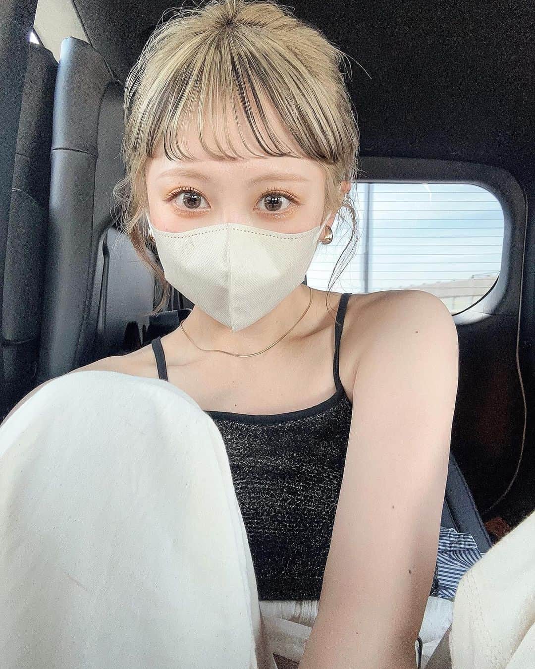 ARISAのインスタグラム：「ㅤㅤㅤㅤㅤㅤㅤㅤㅤㅤㅤㅤㅤ ㅤㅤㅤㅤㅤㅤㅤㅤㅤㅤㅤㅤㅤ ㅤㅤㅤㅤㅤㅤㅤㅤㅤㅤㅤㅤㅤ 浜辺でBBQっ！ 昼から飲む酒が最高🍺 ㅤㅤㅤㅤㅤㅤㅤㅤㅤㅤㅤㅤㅤ 暑くてタンクにサロペ(夏すぎ ㅤㅤㅤㅤㅤㅤㅤㅤㅤㅤㅤㅤㅤ このラメタンク、 カップ付きで楽やし 何より可愛くてお気に入り♡ ㅤㅤㅤㅤㅤㅤㅤㅤㅤㅤㅤㅤㅤ ㅤㅤㅤㅤㅤㅤㅤㅤㅤㅤㅤㅤㅤ 動物園もいって 充実した週末でした。 ㅤㅤㅤㅤㅤㅤㅤㅤㅤㅤㅤㅤㅤ ㅤㅤㅤㅤㅤㅤㅤㅤㅤㅤㅤㅤㅤ 明日からがんばりましょーー 東京かえります🚄 ㅤㅤㅤㅤㅤㅤㅤㅤㅤㅤㅤㅤㅤ ㅤㅤㅤㅤㅤㅤㅤㅤㅤㅤㅤㅤㅤ ㅤㅤㅤㅤㅤㅤㅤㅤㅤㅤㅤㅤㅤ ㅤㅤㅤㅤㅤㅤㅤㅤㅤㅤㅤㅤㅤ ㅤㅤㅤㅤㅤㅤㅤㅤㅤㅤㅤㅤㅤ #泉南ロングパーク #バーベキュー#泉南ロングビーチ #りんくうビーチ #神戸動物王国#動物園#ラメタンク#ラメキャミ#キャミソール#キャミ#タンクトップ#タンク#ローライト#ローライトカラー#ハイトーン#ハイトーンカラー #オン眉#オン眉ボブ #お団子#お団子ヘア #ヘアアレンジ」