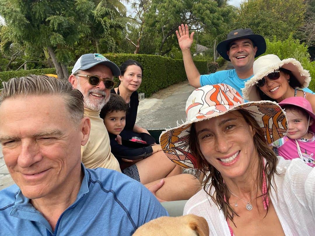 ミッシェルジョナスのインスタグラム：「🚘 Carpool to The Cotton House for a #snorkel to check out the coral trees Bryan planted in the sea… 🤿」