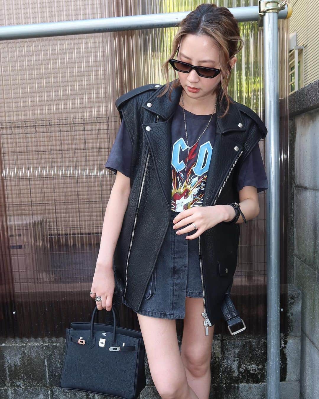 河北麻友子さんのインスタグラム写真 - (河北麻友子Instagram)「FASHION SUNGLASSES: Chrome Hearts T-SHIRT: Gucci SKIRT: SLY LOAFERS: Prada BAG: Hermès #FASHION #OOTD #麻友コーデ」4月23日 22時15分 - mayukokawakitaofficial