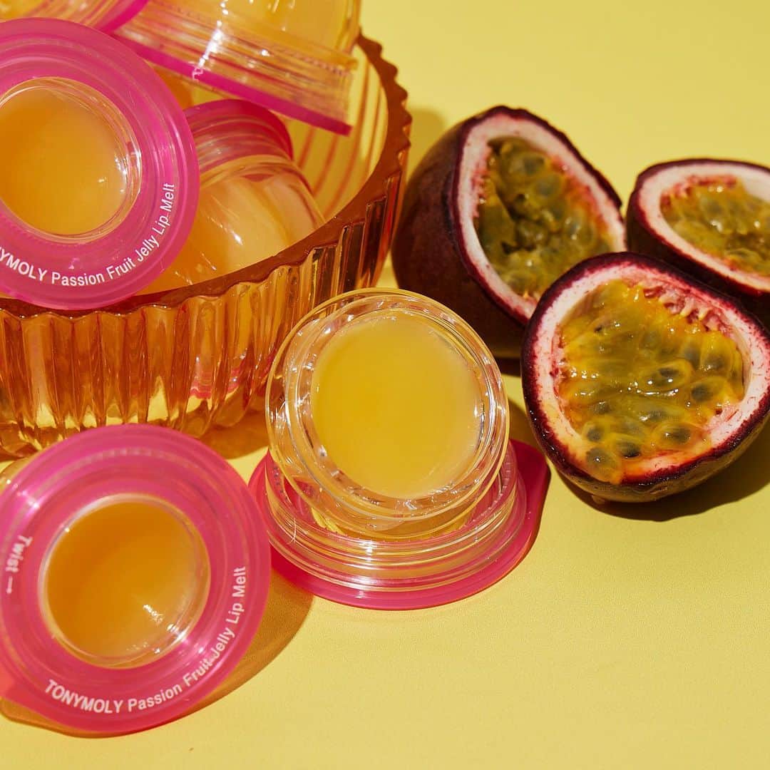 TONYMOLY USA Officialのインスタグラム：「All about passionfruit 💛 #xoxoTM #TONYMOLYnMe #jellylipmelt」