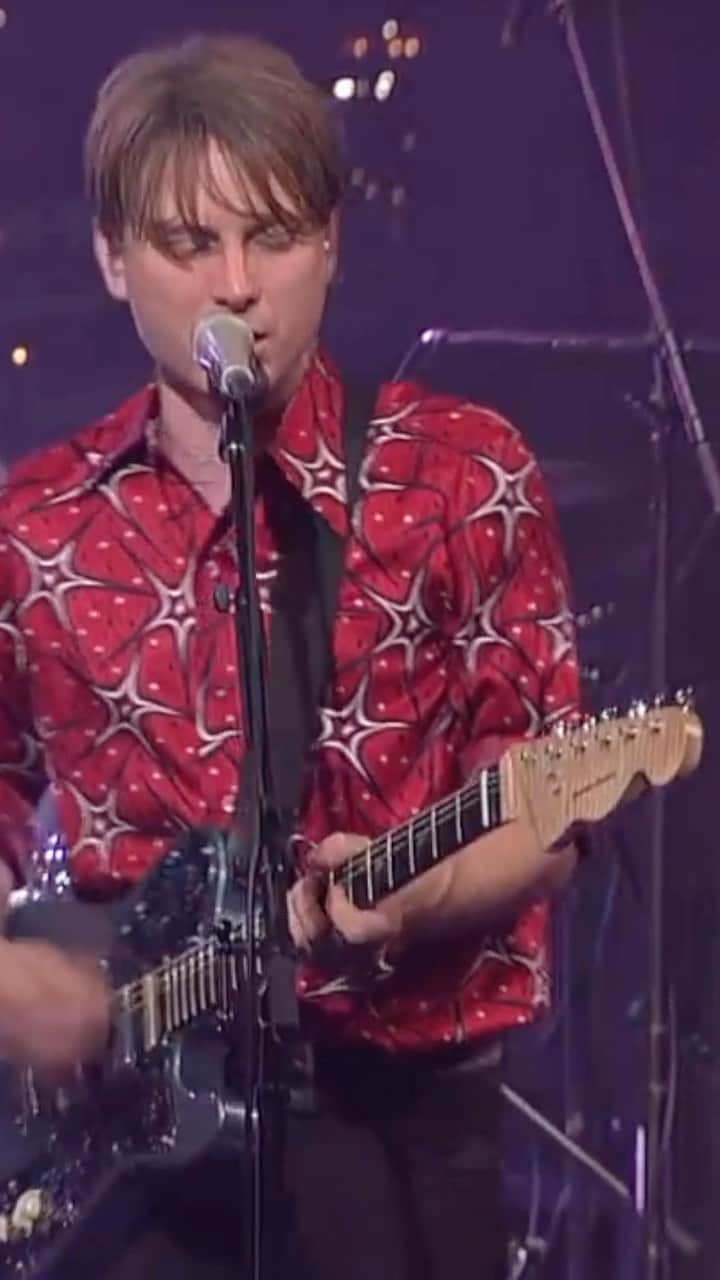 フランツ・フェルディナンドのインスタグラム：「Find me and follow me... back to 2013 for this performance.」