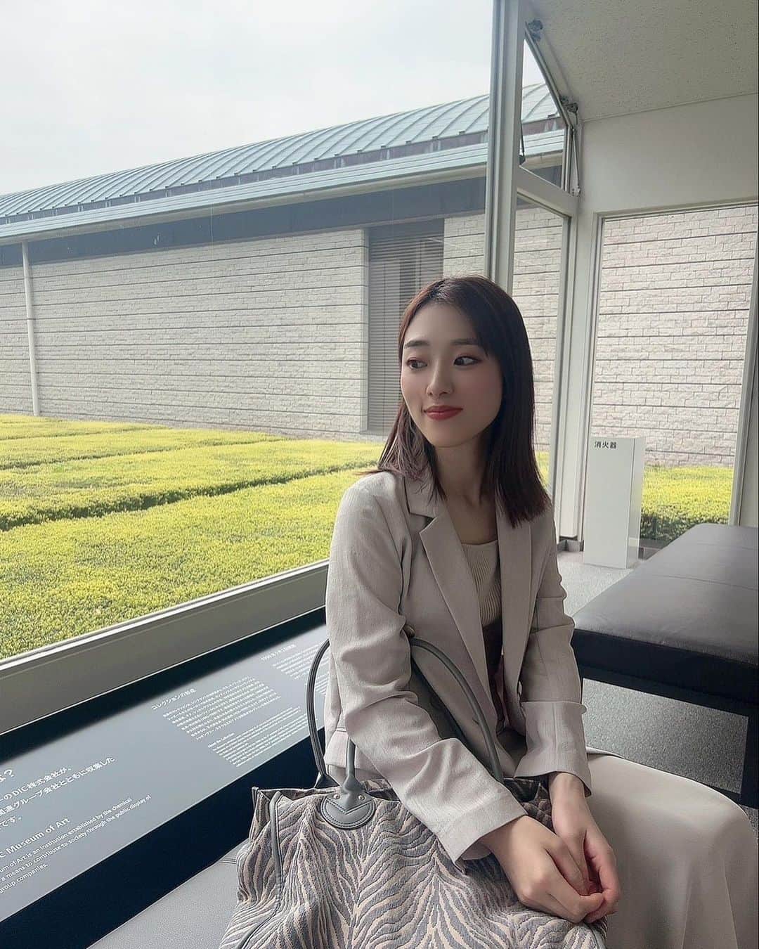 のインスタグラム：「ロスコルーム、写真で見る何百倍も凄かった…  毎日のように行きたいけど遠いからVRでこの部屋を体感できたらいいのに(?)  #美術館 #美術館巡り」