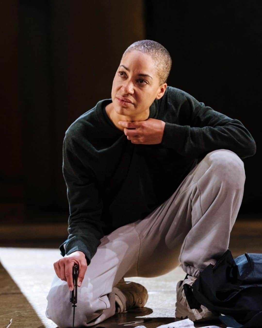 クーシュ・ジャンボのインスタグラム：「Happy Birthday Shakespeare. Thanks for the stories. Still one of the greatest cast experiences of my life.  HAMLET @youngvictheatre 2021 #jonathanlivingstone @jonathantaiwoajayi  @norahlopezholden94  #josephmarcell  #adriandunbar #tarafitzgerald」