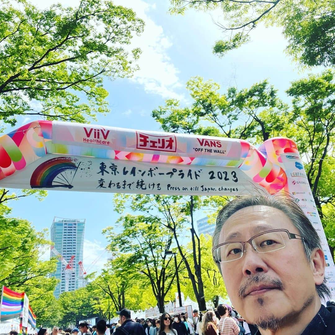松尾貴史さんのインスタグラム写真 - (松尾貴史Instagram)「「東京レインボープライド2023」のパレードに参加して来ました。  諸外国では「パレード」なのに、日本では「デモ」扱いだそうです。  #レインボープライド2023 #レインボーパレード #ロバートキャンベル #阿部知代 #長野智子 #武内陶子 #山田邦子 #lilico #松尾貴史」4月23日 22時33分 - kitsch.matsuo