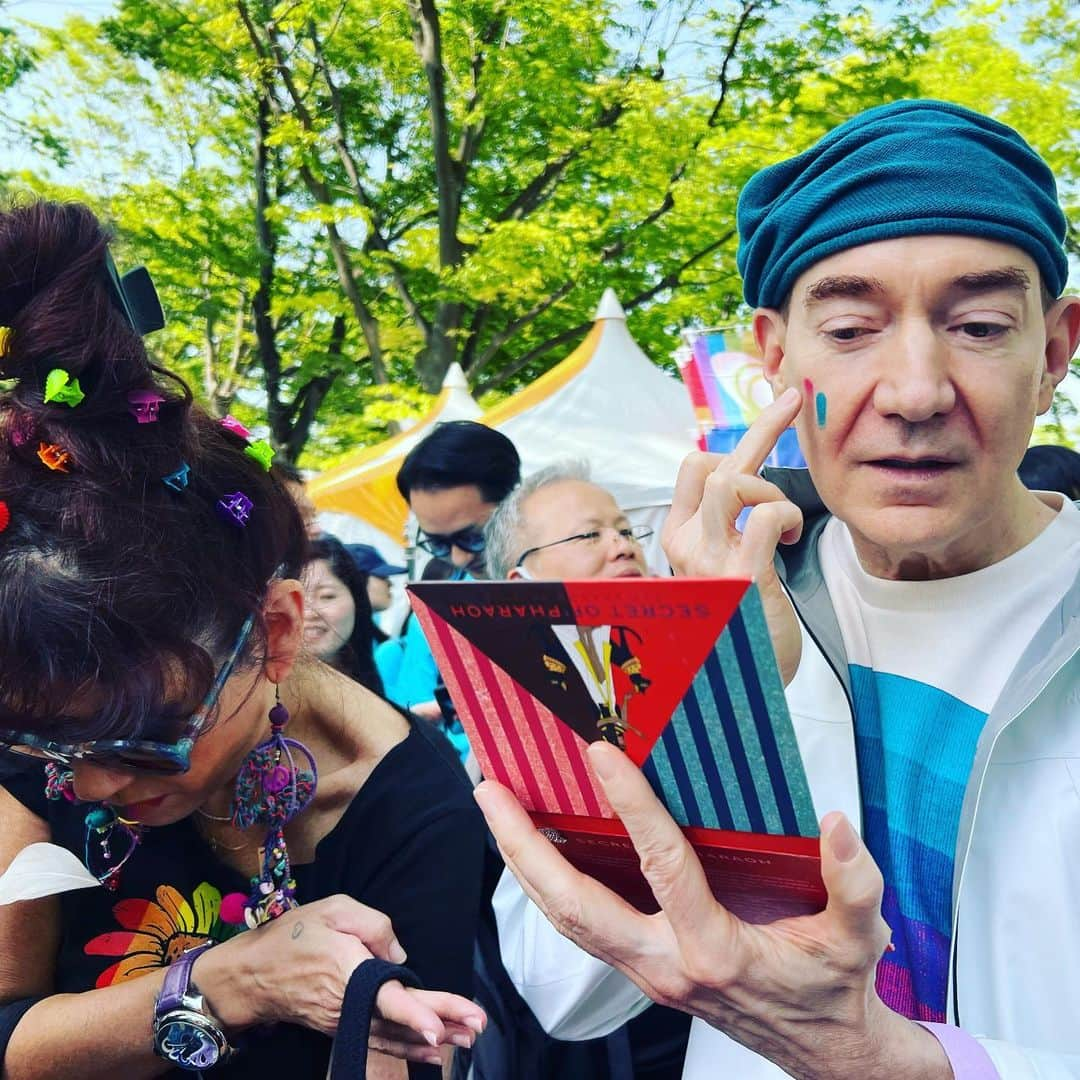 松尾貴史さんのインスタグラム写真 - (松尾貴史Instagram)「「東京レインボープライド2023」のパレードに参加して来ました。  諸外国では「パレード」なのに、日本では「デモ」扱いだそうです。  #レインボープライド2023 #レインボーパレード #ロバートキャンベル #阿部知代 #長野智子 #武内陶子 #山田邦子 #lilico #松尾貴史」4月23日 22時33分 - kitsch.matsuo