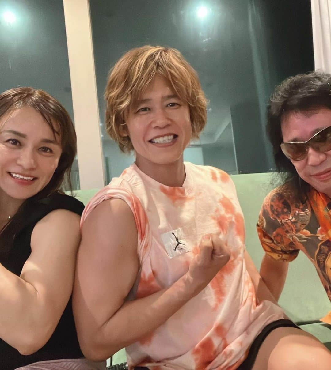 山田よう子さんのインスタグラム写真 - (山田よう子Instagram)「今日は八王子k１ジムでボビーのアームレスリング大会の応援に行ってきました♪ボビーとは昔テレビでお仕事をした事があり再会。竹原さんとも再会💝うちの息子二人と友達も出場🤝　かなり盛り上がりました💫 ボビーとは練習を来週からやりましょうとの話。 前の日には新しくの出会いがあり筋肉見せ合い‼️笑笑。宇宙に行く人もいたりと凄いエネルギーをもらい，その前にはお世話になっている社長さんとお話をして その前にはホームレスさんとデート💜 本当に皆さんありがとうございます‼️  カイヤさんとは子供の話で盛り上がり私の気持ちもわかってくれて．泣…嬉しかった　また逢いたいです‼️子供の為にも前に進みます🔥 #ボビーオロゴン #テレビ　#ホームレス　#デート　#感謝 #アームレスリング #腕相撲　#k1 #キックボクシング #迷う　#竹原慎二 #再会 #ボクシング　#繋がり #ママ　#ママと繋がりたい  #ママ友募集  #宇宙」4月23日 22時45分 - yoko__yamada