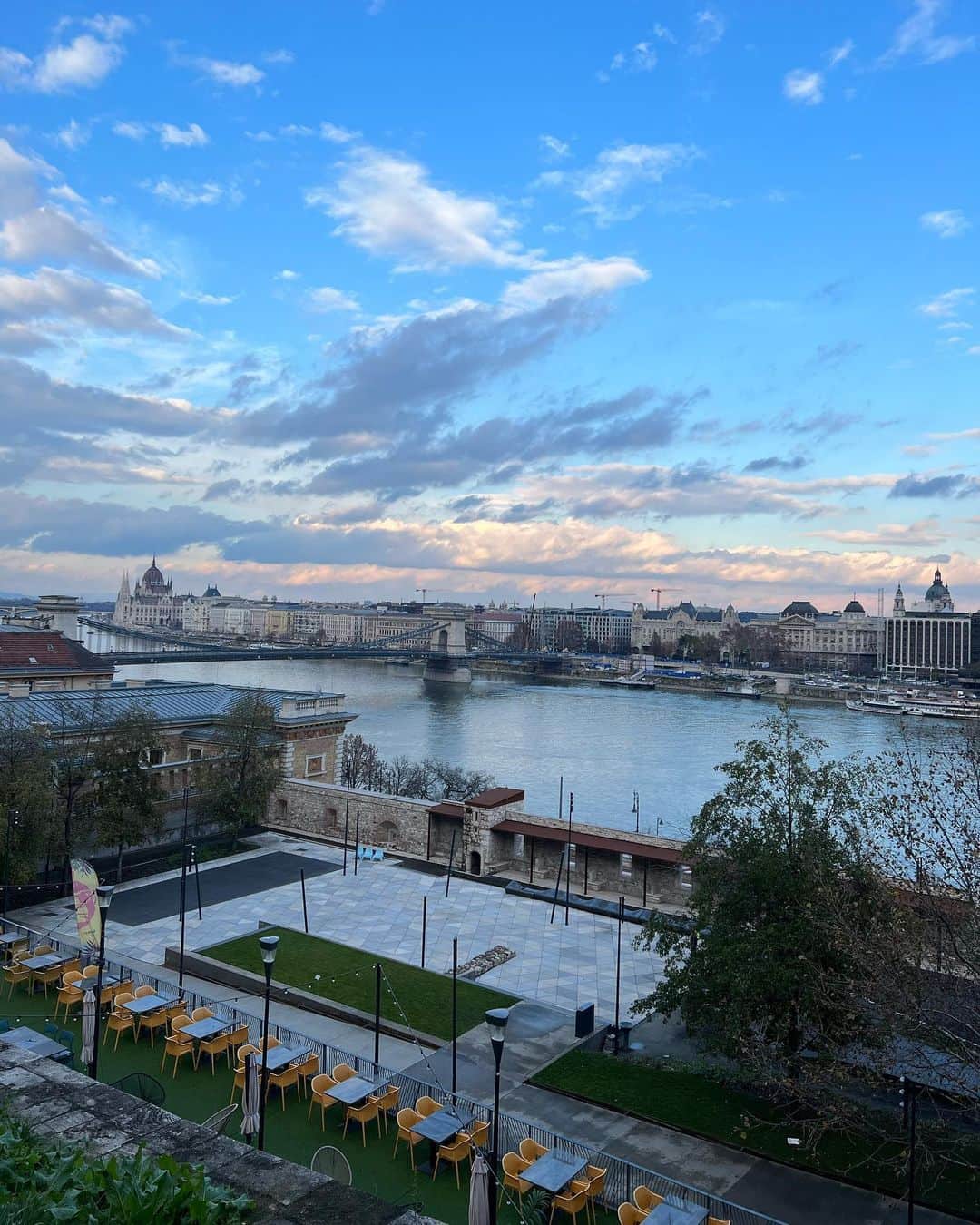 東野佑美さんのインスタグラム写真 - (東野佑美Instagram)「📍Budapest, Hungary とっても素敵な場所だったの🫨 また改めて投稿します🇭🇺🤍  #ハンガリー #ブダペスト #ヨーロッパ周遊」4月23日 22時45分 - yumi.higashino